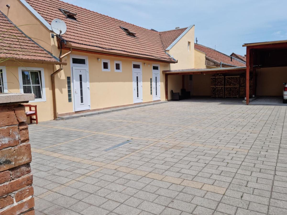 Belvarosi Pihenohaz بيكيسكسابا المظهر الخارجي الصورة