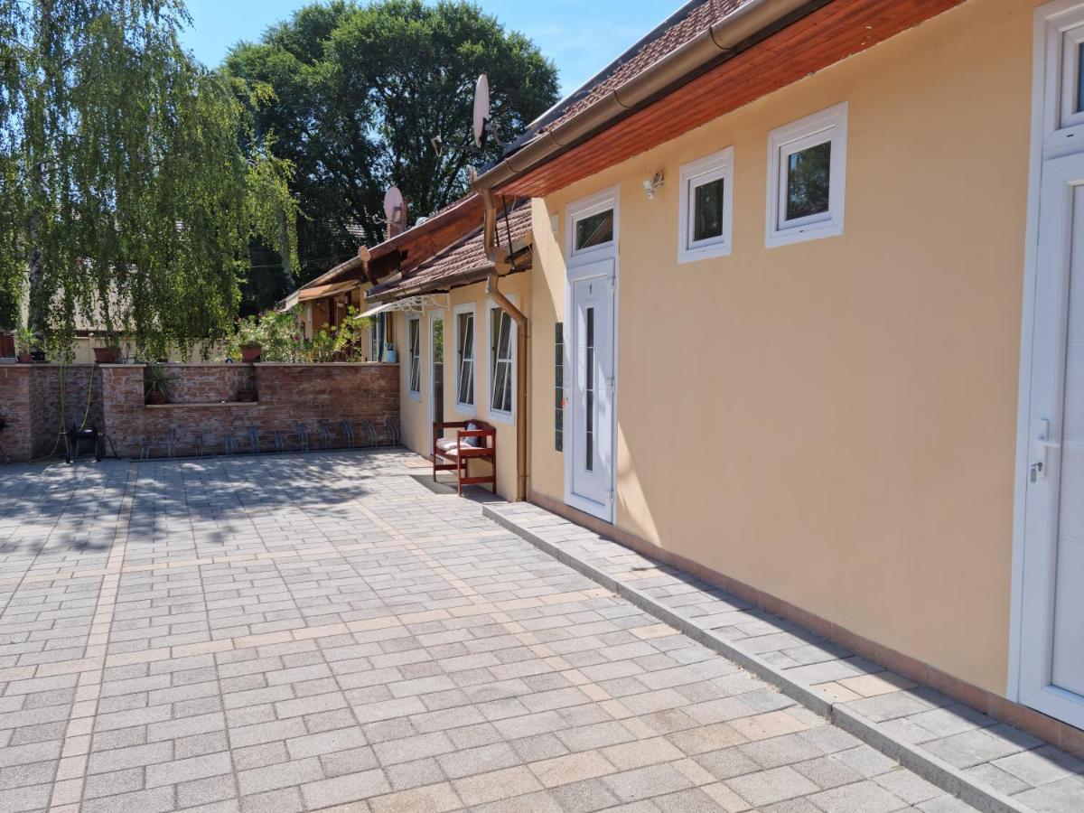 Belvarosi Pihenohaz بيكيسكسابا المظهر الخارجي الصورة